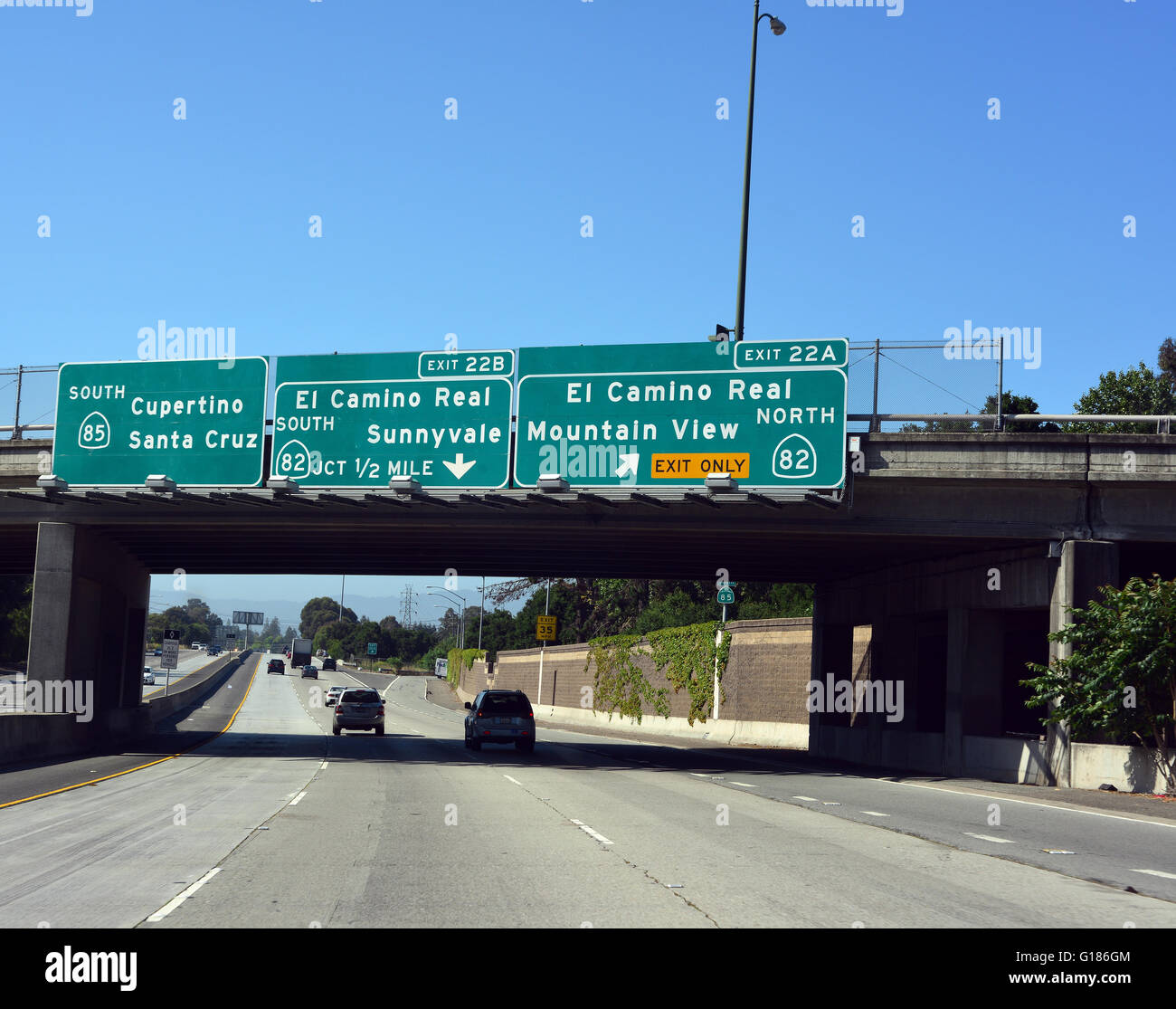 Richtung Süden durch das Herz des Silicon Valley auf dem legendären Highway 85 Stockfoto