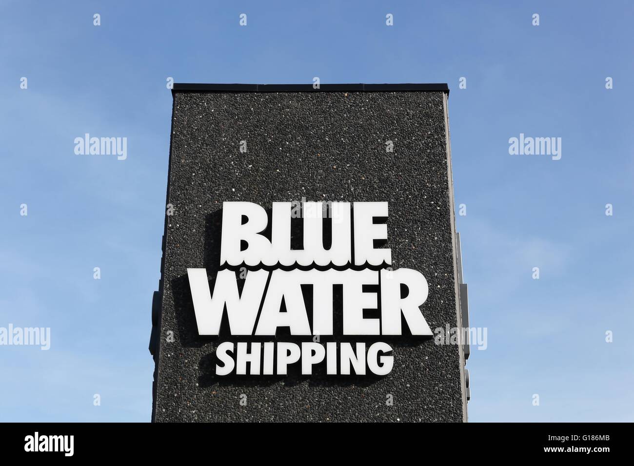 Blaue Wasser-Versand-logo Stockfoto