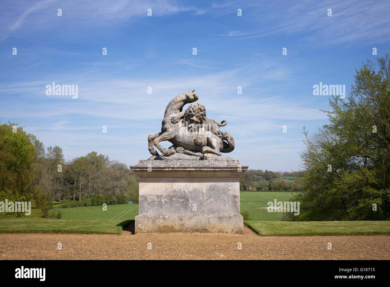 Der Löwe und das Pferd Statue am Rousham House and Garden. Oxfordshire, England Stockfoto