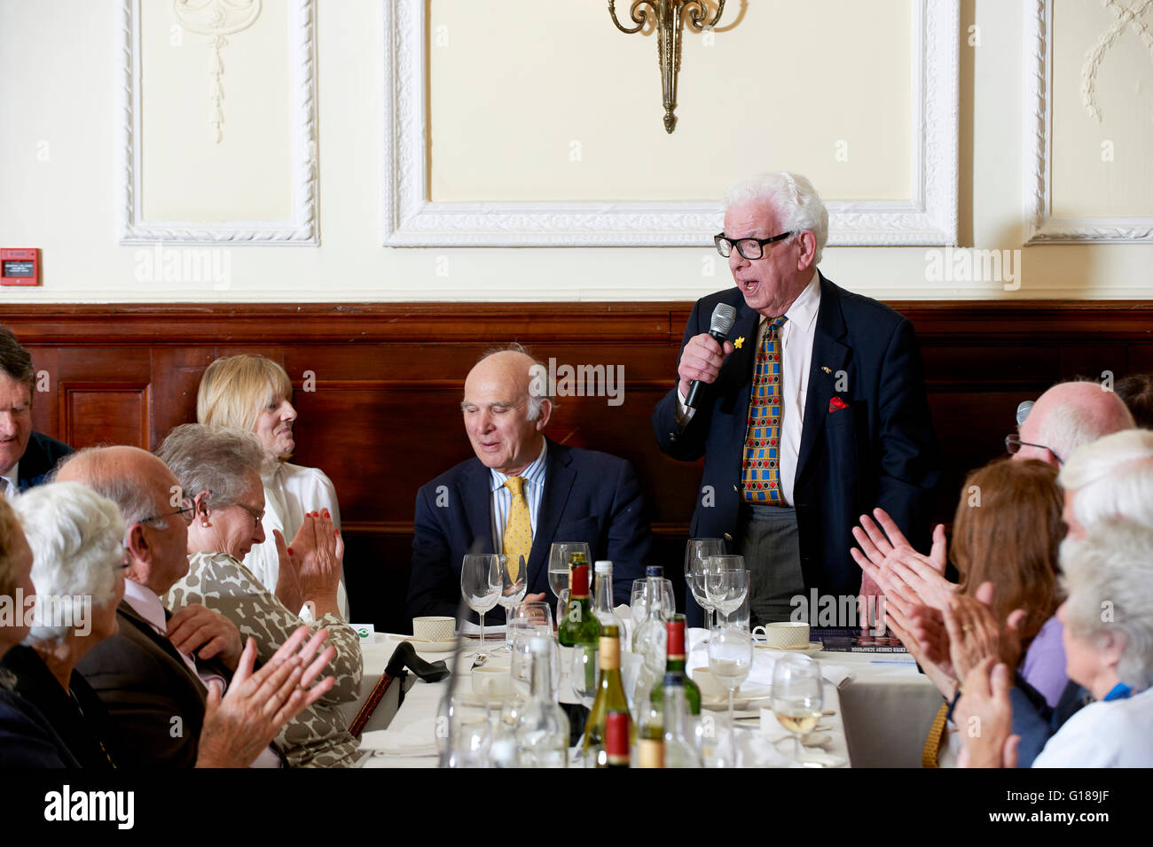 Barry Cryer mittags die Oldie literarische 05.10.16 Stockfoto