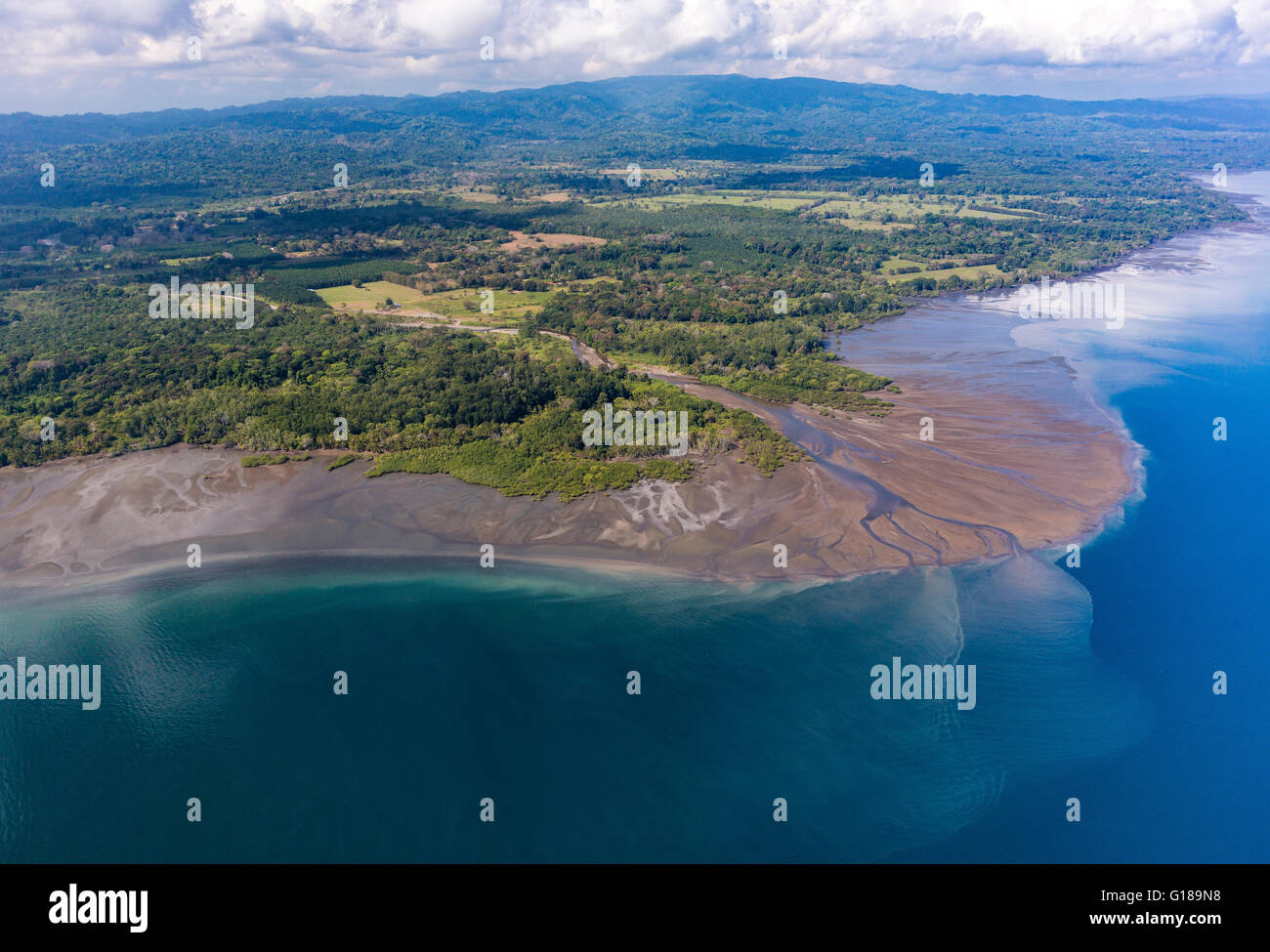 Die Halbinsel OSA, COSTA RICA - Flussdelta am westlichen Ufer des Golfo Dulce. Stockfoto