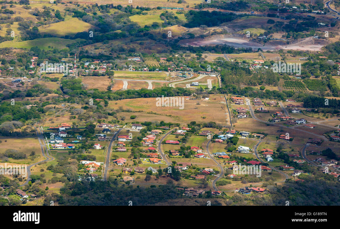 ALAJUELA, COSTA RICA - Luftbild von Wohn- und Geschäftshaus Aktivität Stockfoto