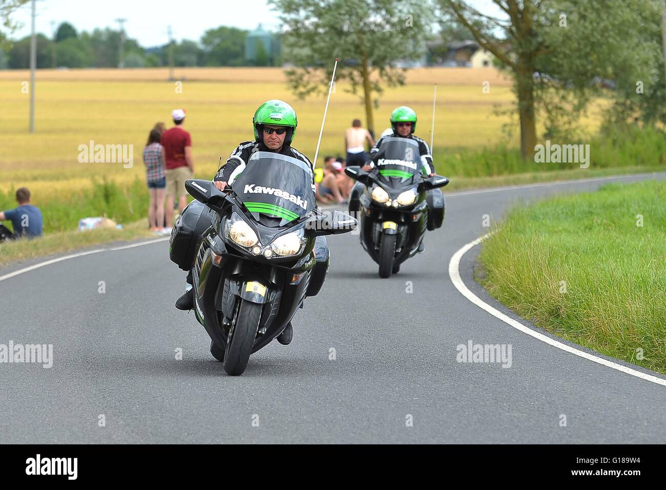 Le Tour de France UK Roxwell 2014 Motorradfahrer zwei Kawasaki Stockfoto