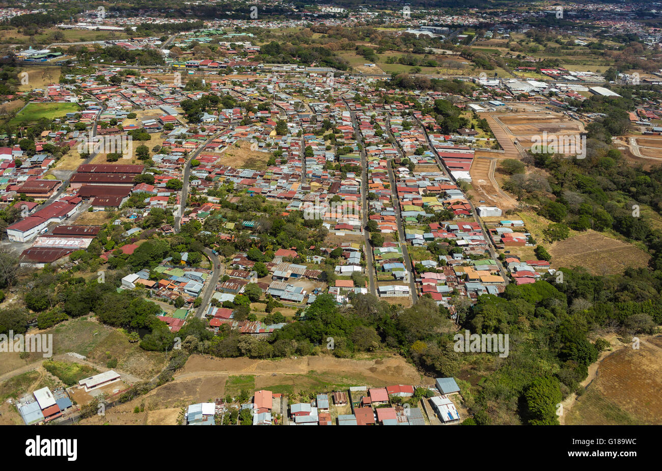ALAJUELA, COSTA RICA - Luftbild von Wohn- und Geschäftshaus Aktivität Stockfoto