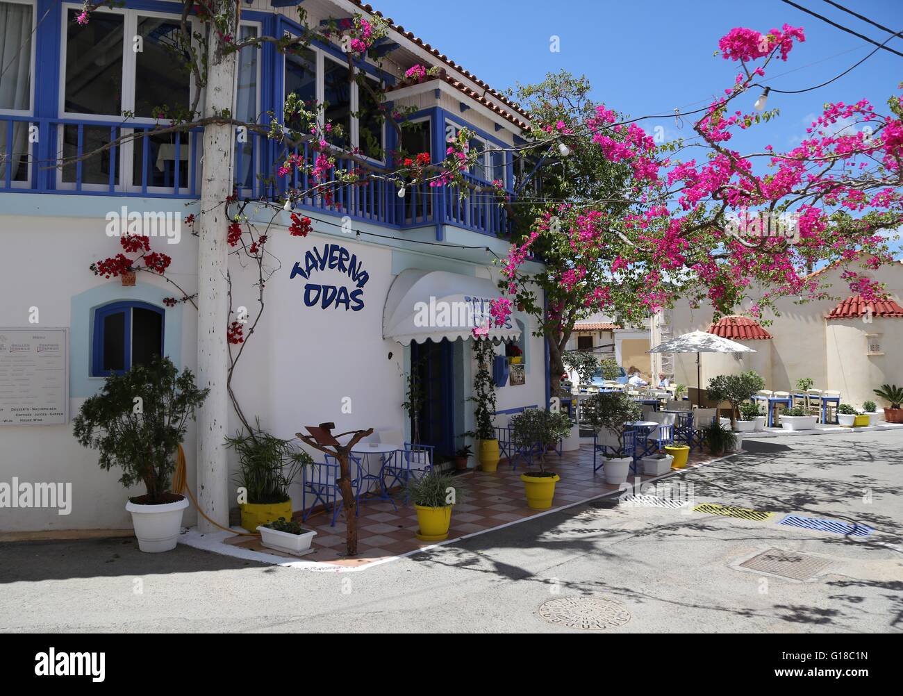 Eine hübsche familiengeführte Taverne in der Altstadt von Malia auf der griechischen Insel Kreta. Stockfoto