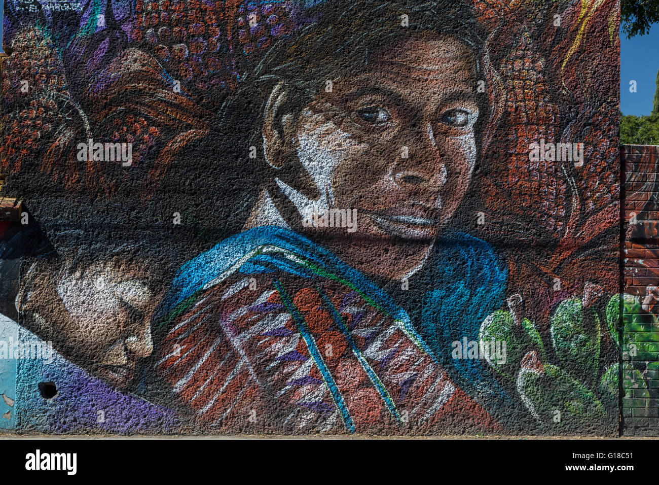 Urbane Kunst Darstellung mexikanischen ländlichen indische Mutter und Tochter der spanischen Kolonialstadt von Santiago de Querétaro, Mexiko Stockfoto