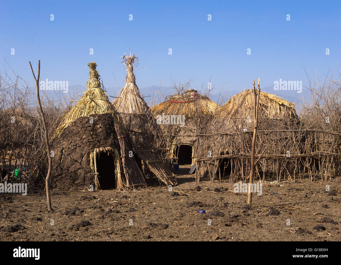 Traditionelles Oromo-Dorf mit Hütten, geschützt durch einen Zaun, Amhara Region, Artuma, Äthiopien Stockfoto