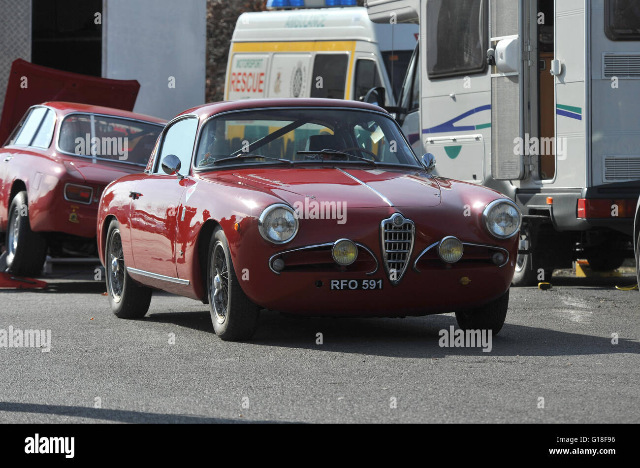 Klassiker der 1950er Jahre Rennwagen in den Gruben in Goodwood motor Circuit - Alfa Romeo Giulietta Stockfoto