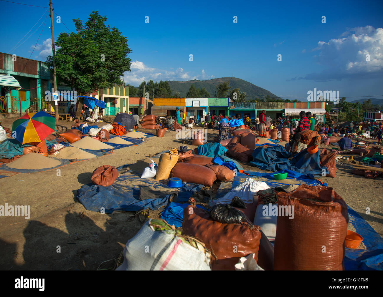 Markt am Samstag, Omo-Tal, Jinka, Äthiopien besetzt Stockfoto