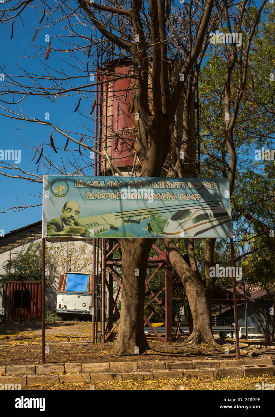 Werbung Reklametafel für die neue Bahn, Dire Dawa Region, Dire Dawa, Äthiopien Stockfoto