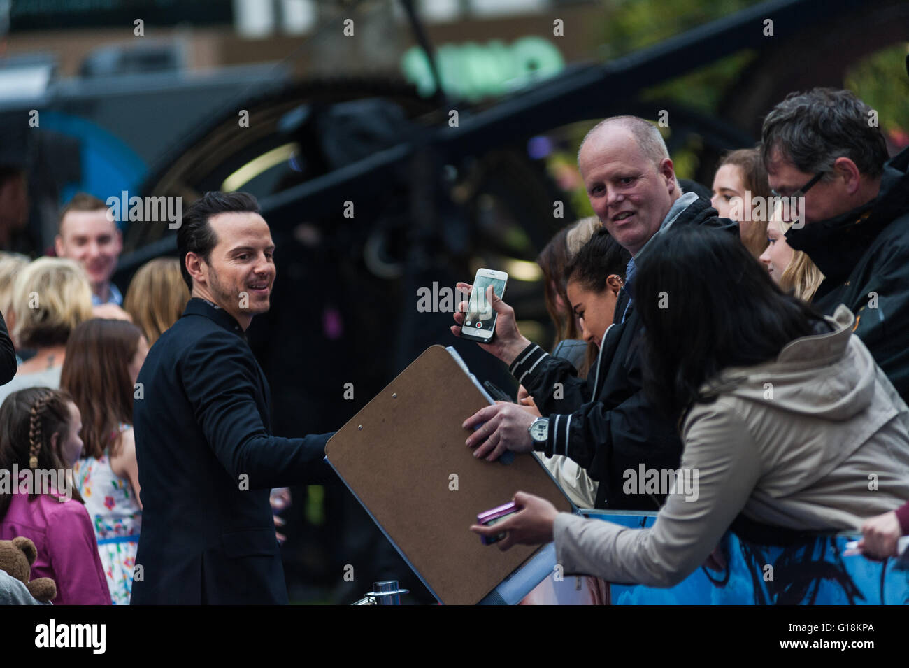 London, UK. 10. Mai 2016. Andrew Scott besucht die Europa-Premiere des neuen Walt Disney Studios-Film "Alice Through The Looking Glass" im Londoner Leicester Square. Wiktor Szymanowicz/Alamy Live-Nachrichten Stockfoto