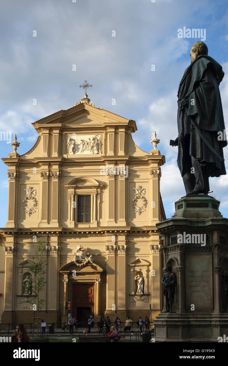 Florenz, Italien. Die Neo-klassizistischen Fassade der Basilika von San Marco (Markusplatz) mit Statue von General Manfredo Fanti Stockfoto