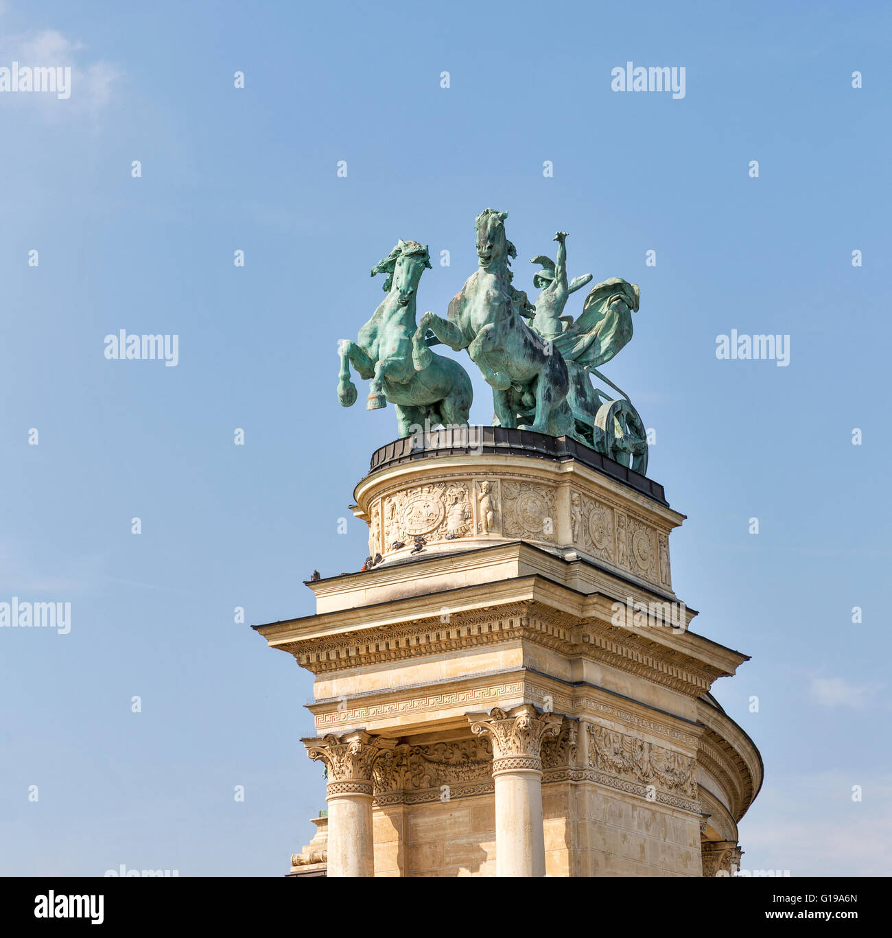 Skulptur von Chariot des Krieges am Heroes Square Denkmal in Budapest, Ungarn, Textfreiraum. Stockfoto