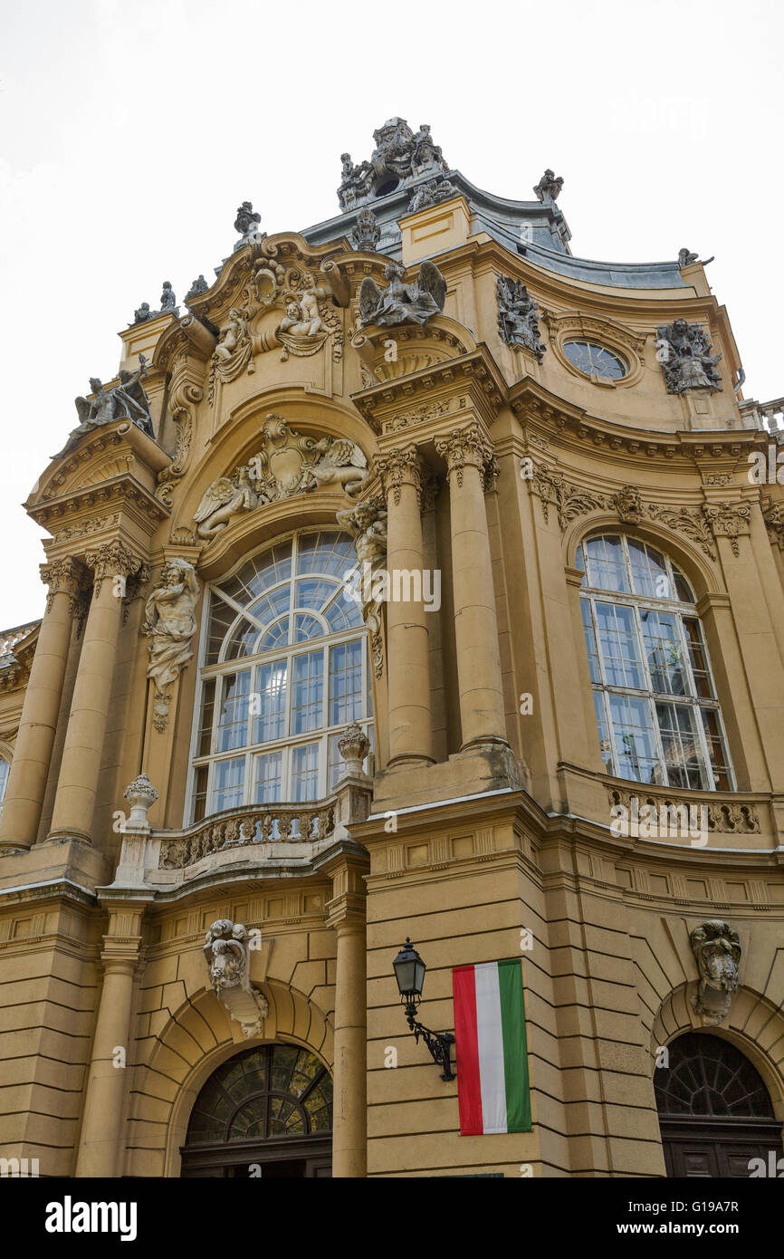 Gebäude des Landwirtschaftsmuseum im Komplex der Vajdahunyad-Burg in der Innenstadt von Budapest, Ungarn. Stockfoto