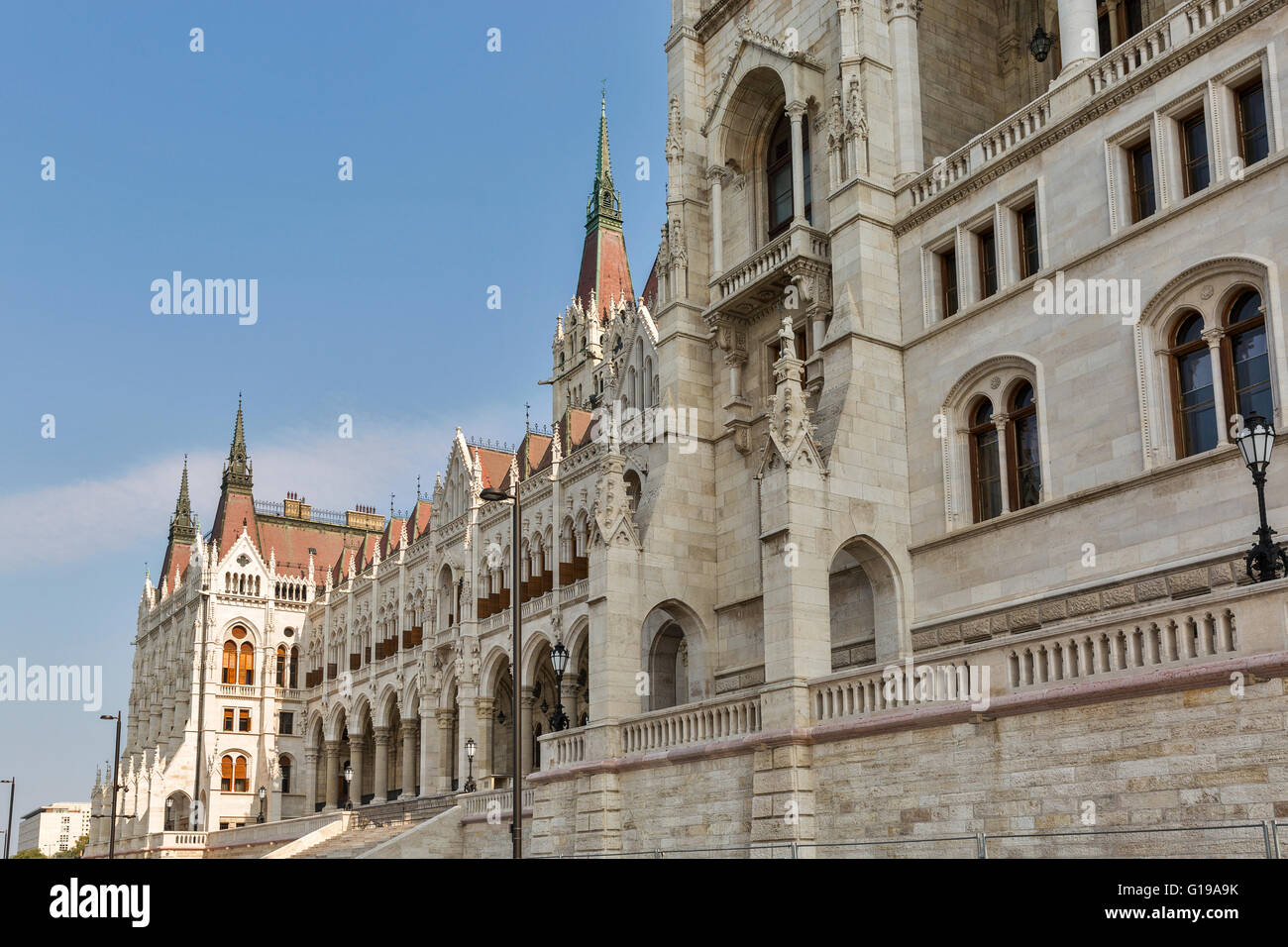 Fassade der Gebäude des ungarischen Parlaments in Budapest, Ungarn Stockfoto