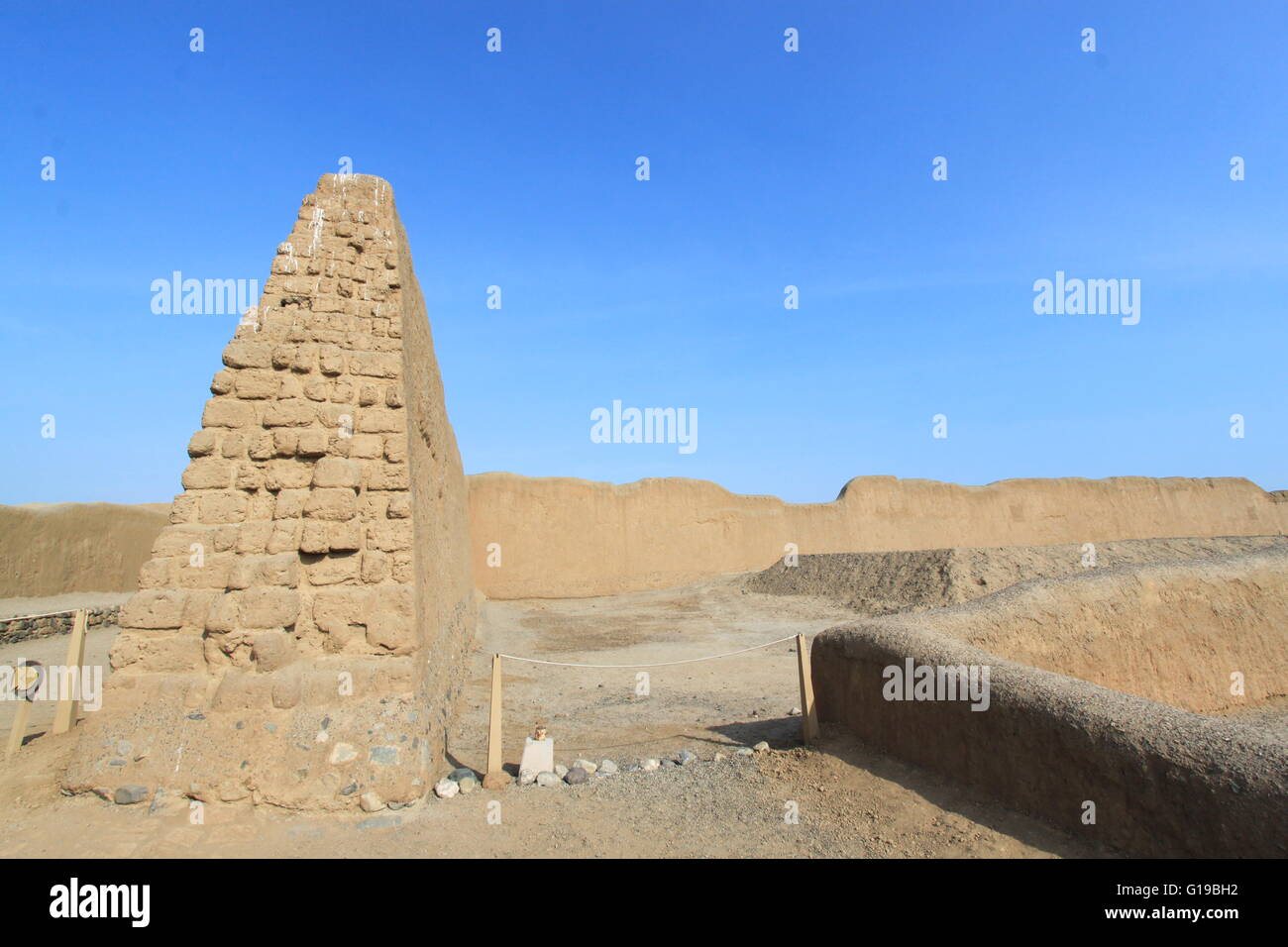 Sand Stein-Skulpturen und Schnitzereien an den Chan Chan archäologische Stätte in der Nähe von Trujillo, Peru Stockfoto