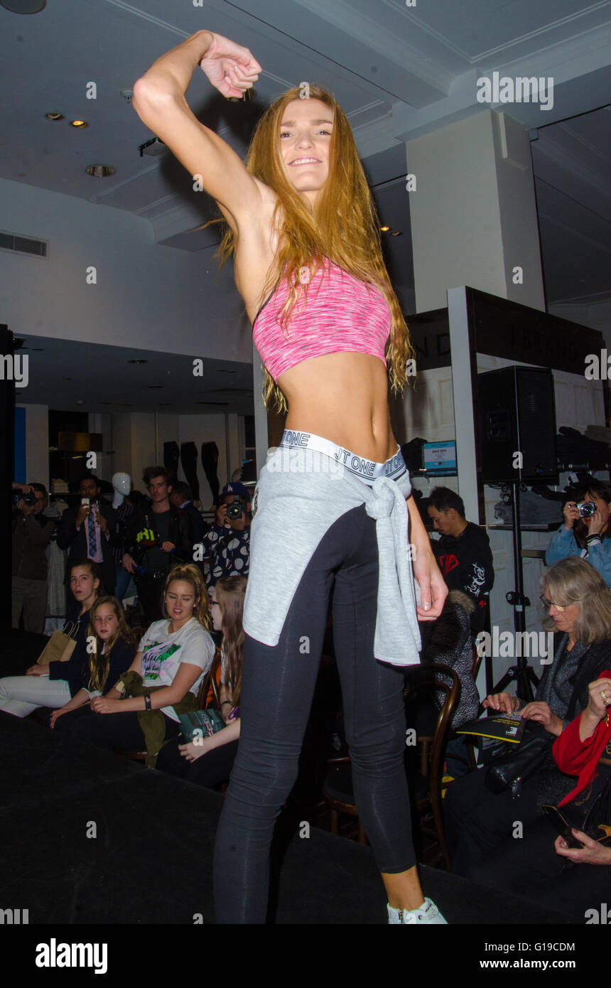 Sydney, Australien 3. September 2015: David Jones gehostet JT eine Modenschau während der Vogue Fashion Night Out in Sydney Australia. Die JT eine Modenschau kennzeichnete viele Modelle einschließlich Montana Cox, Ali Simpson und Sjame Earp. Das Bild zeigt Sjame Earp Stockfoto