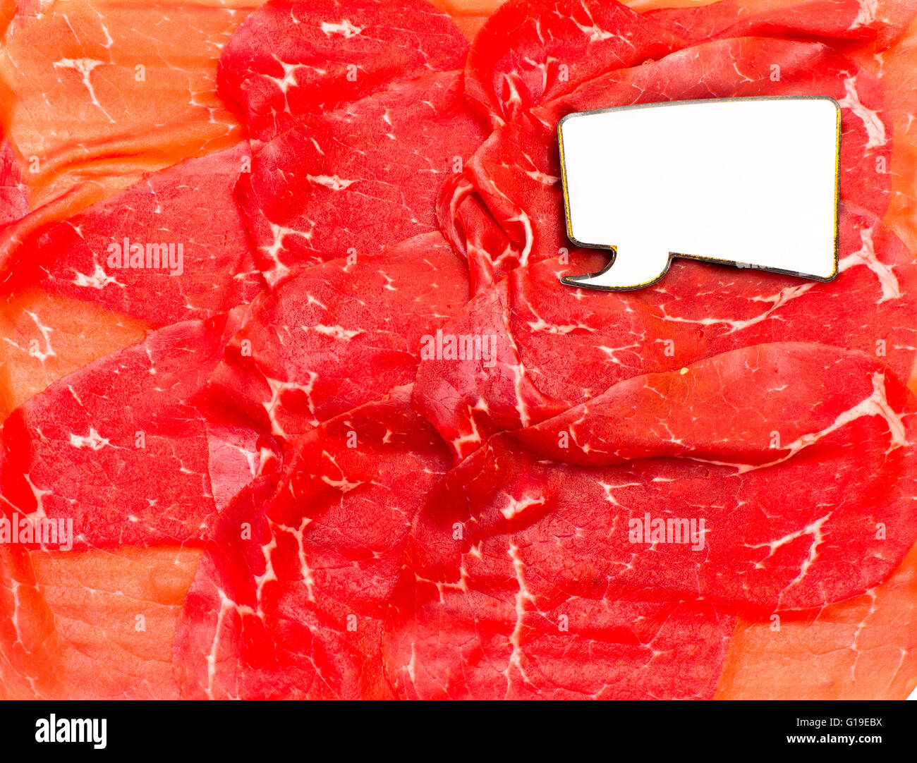 Talking Food: Bresaola Scheiben rotes Fleisch mit weißen Comic-Label Stockfoto