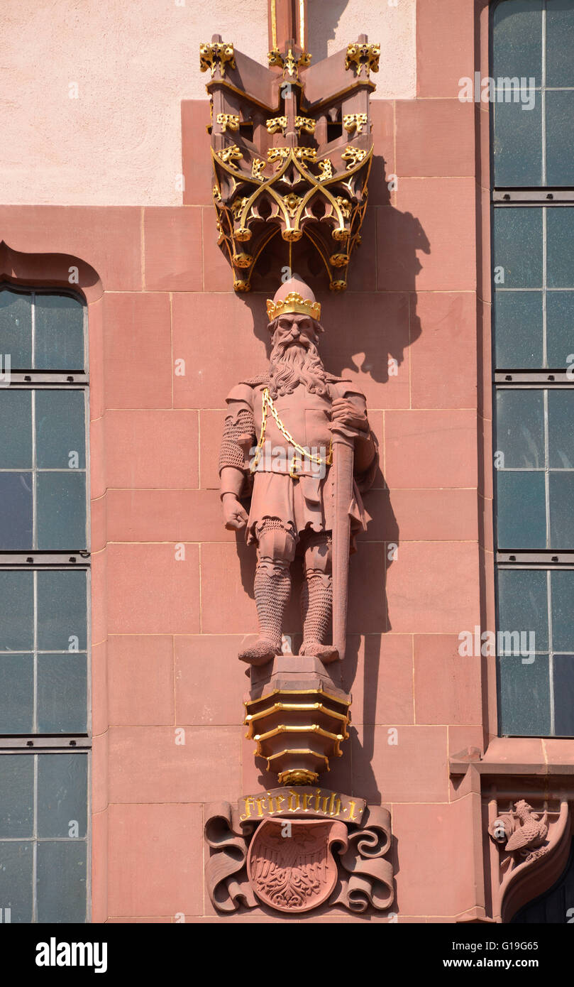 Statue Kaiser Friedrich i., Rathaus Römer, Frankfurt am Main, Hessen, Deutschland / Römer Stockfoto