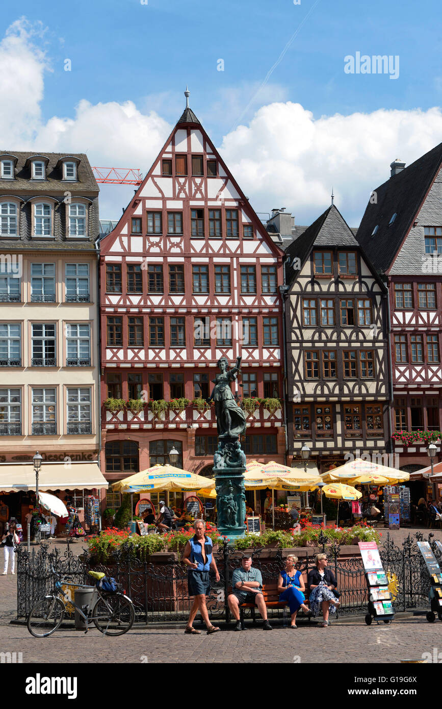 Gerechtigkeitsbrunnen, Brunnen der Gerechtigkeit, Romerberg, Frankfurt am Main, Hessen, Deutschland / Römerberg Stockfoto