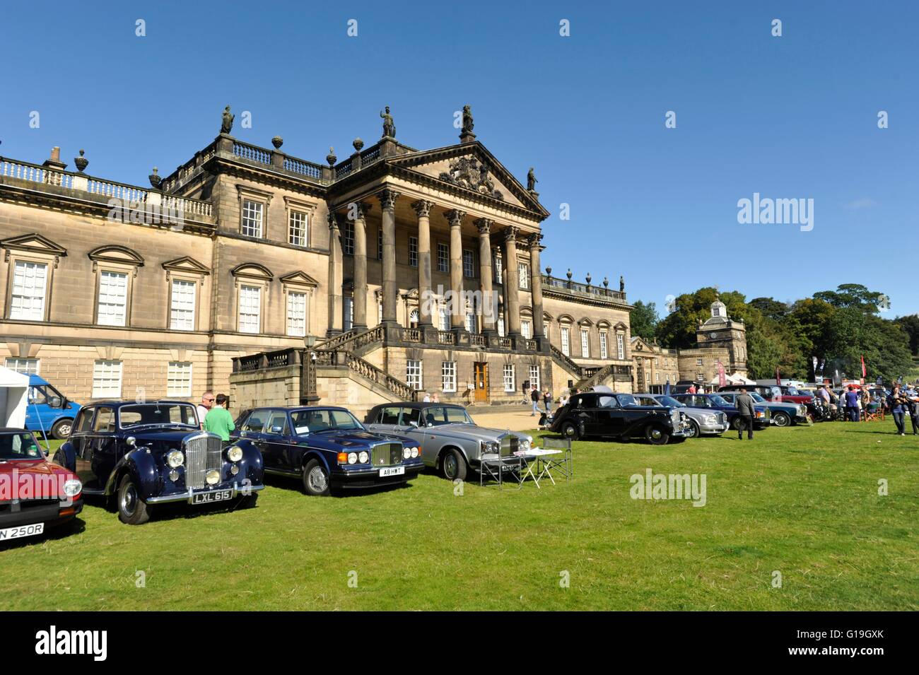 Eine Sammlung von Rolls Royce Motor Cars bei einer Rallye bei Wentworth Woodhouse Stockfoto