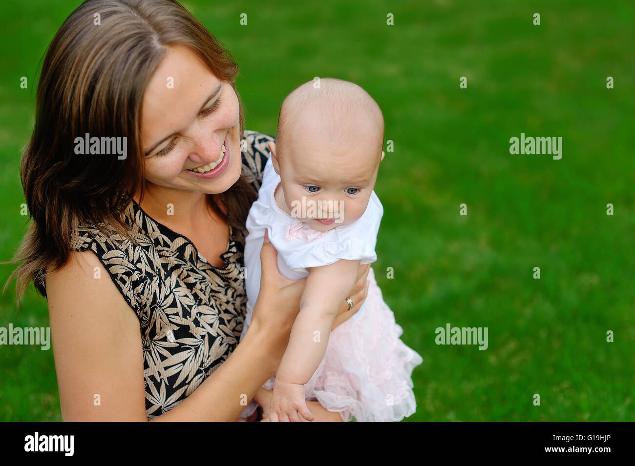 Mutter und Kind im Park portrait Stockfoto