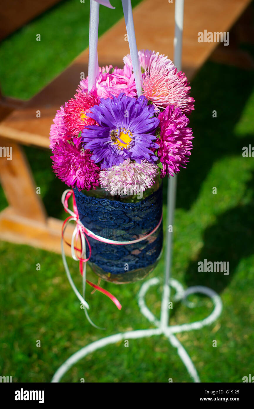 Hochzeit Dekoration Blumen bei der Zeremonie Stockfoto
