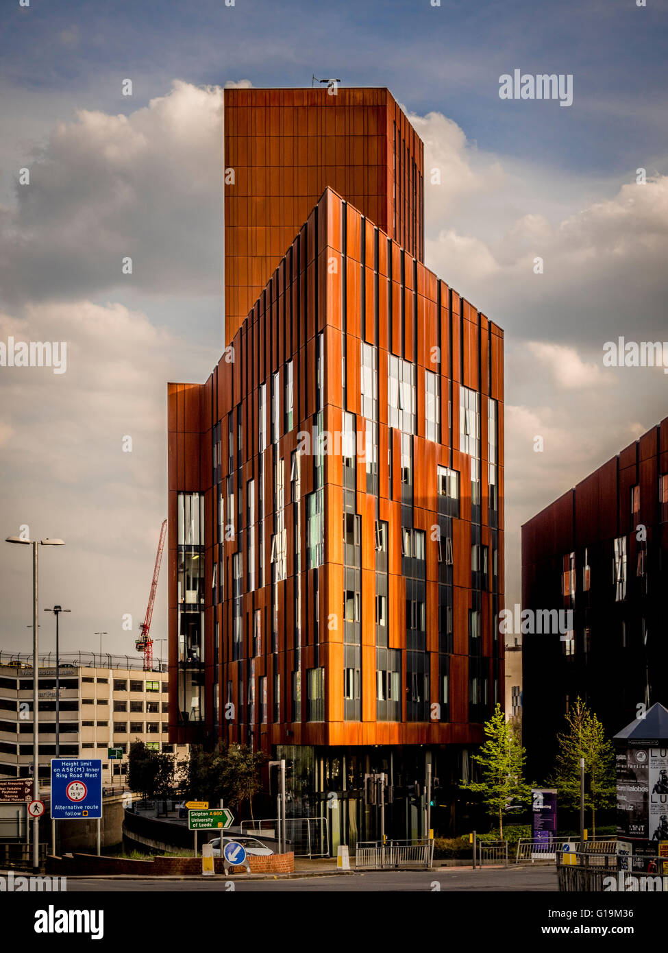 Fernsehturm, Leeds. Fakultät für Kunst, Technologie, Umwelt und Studentenwohnungen, University of Leeds Beckett. Stockfoto