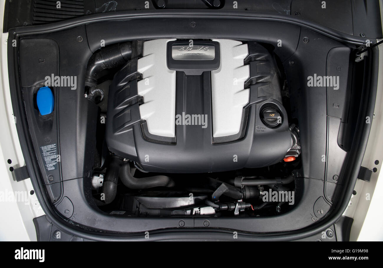 Cayenne motor Fotos und Bildmaterial in hoher Auflösung Alamy