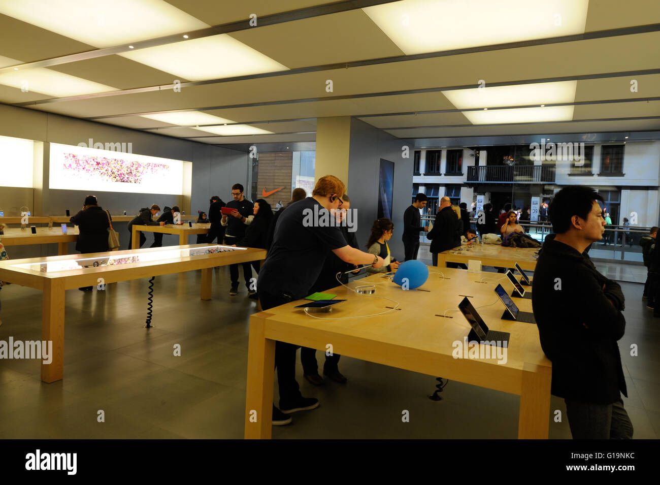 Apple-Store in Cardiff St Davids Zentrum Stockfoto