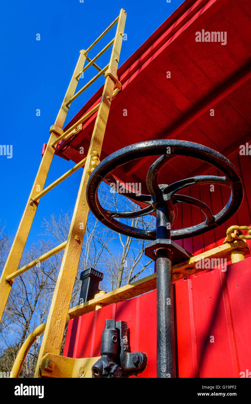 Nahaufnahme von der Leiter und Bremse Rad von einem restaurierten Zug Caboose Waggon. Stockfoto