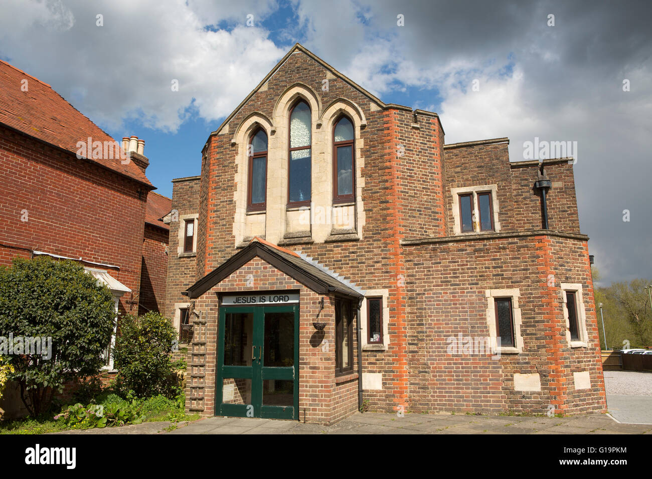 Die alte ursprüngliche Baptist-Kirchenhalle in der North Street Emsworth Hampshire wurde abgerissen und durch ein modernes Gebäude ersetzt. Stockfoto