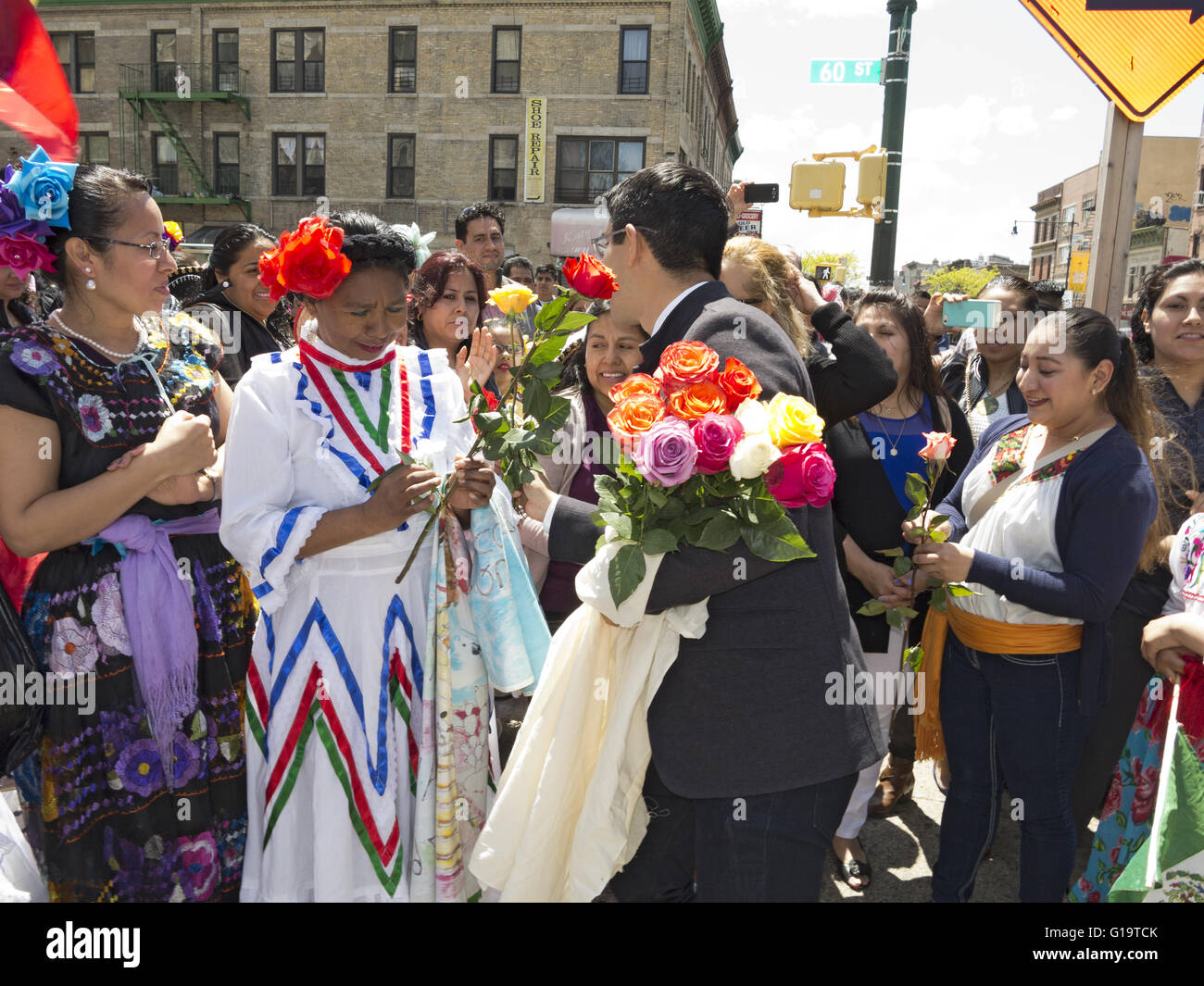 Cinco De Mayo und Muttertag Parade im Stadtteil Sunset Park in Brooklyn, NY, 8. Mai 2016. Stockfoto