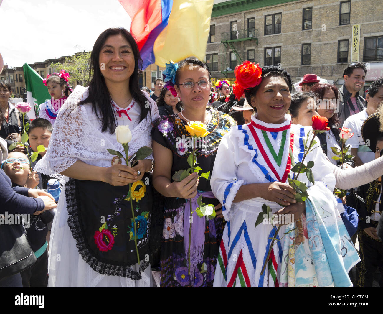 Cinco De Mayo und Muttertag Parade im Stadtteil Sunset Park in Brooklyn, NY, 8. Mai 2016. Stockfoto