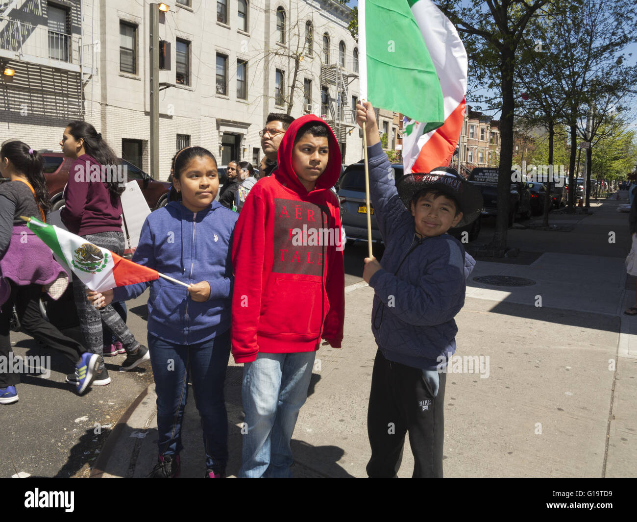 Cinco De Mayo und Muttertag Parade im Stadtteil Sunset Park in Brooklyn, NY, 8. Mai 2016. Stockfoto