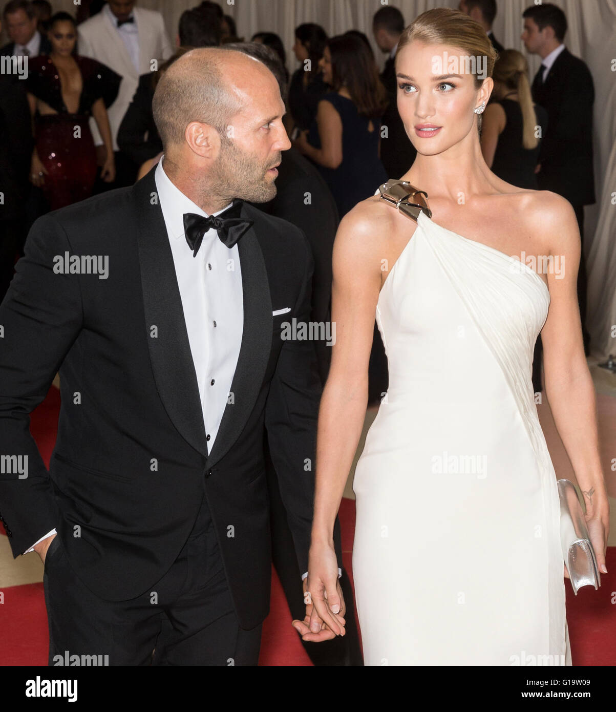 New York City, USA - 2. Mai 2016: Schauspieler Jason Statham und Model Rosie Huntington-Whiteley besucht die 2016 Met Gala Stockfoto