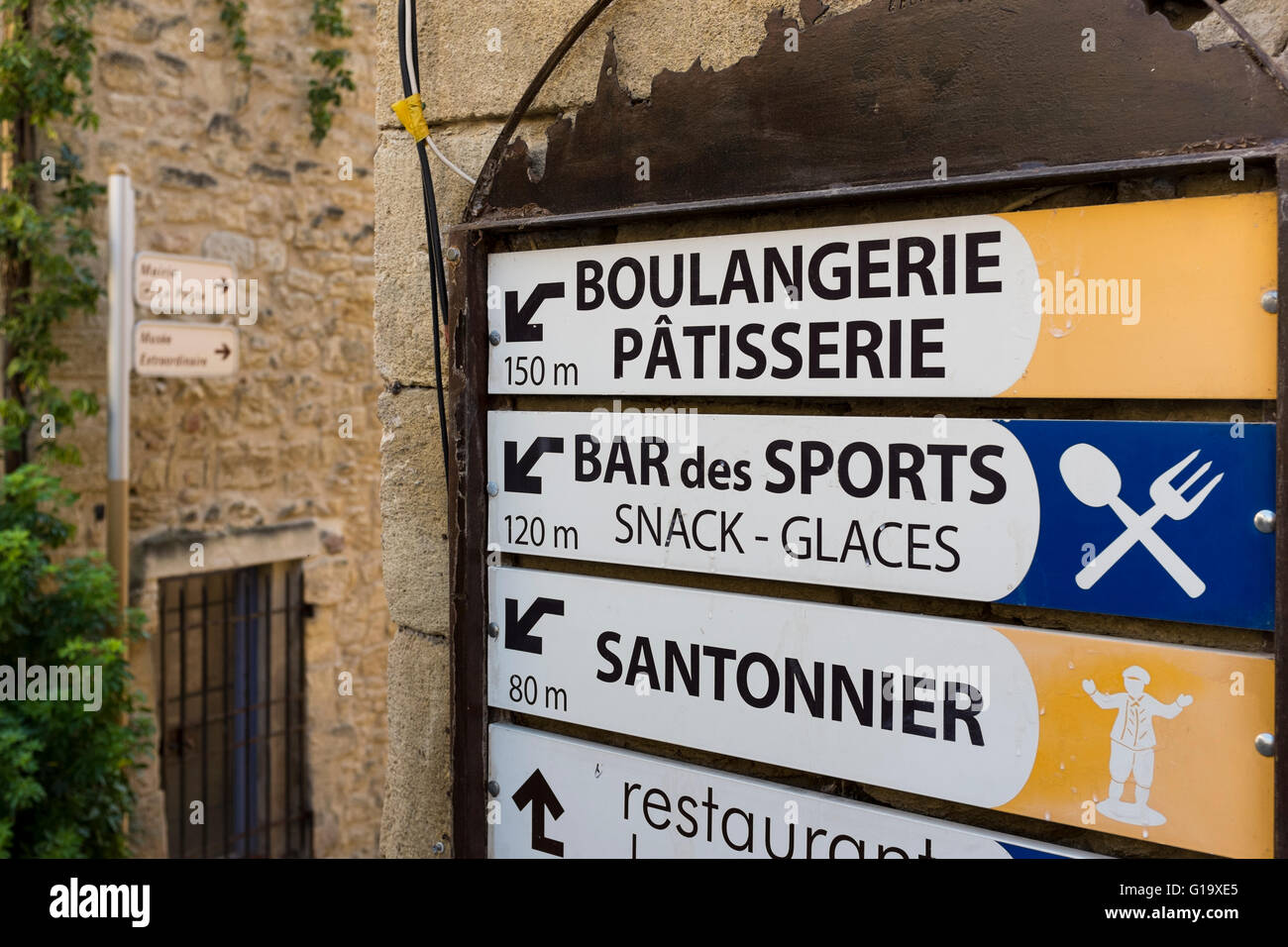 Anzeige von verschiedenen Unternehmen Zeichen, Ansouis, Vaucluse, Provence-Alpes-Cote d ' Azur, Frankreich Stockfoto
