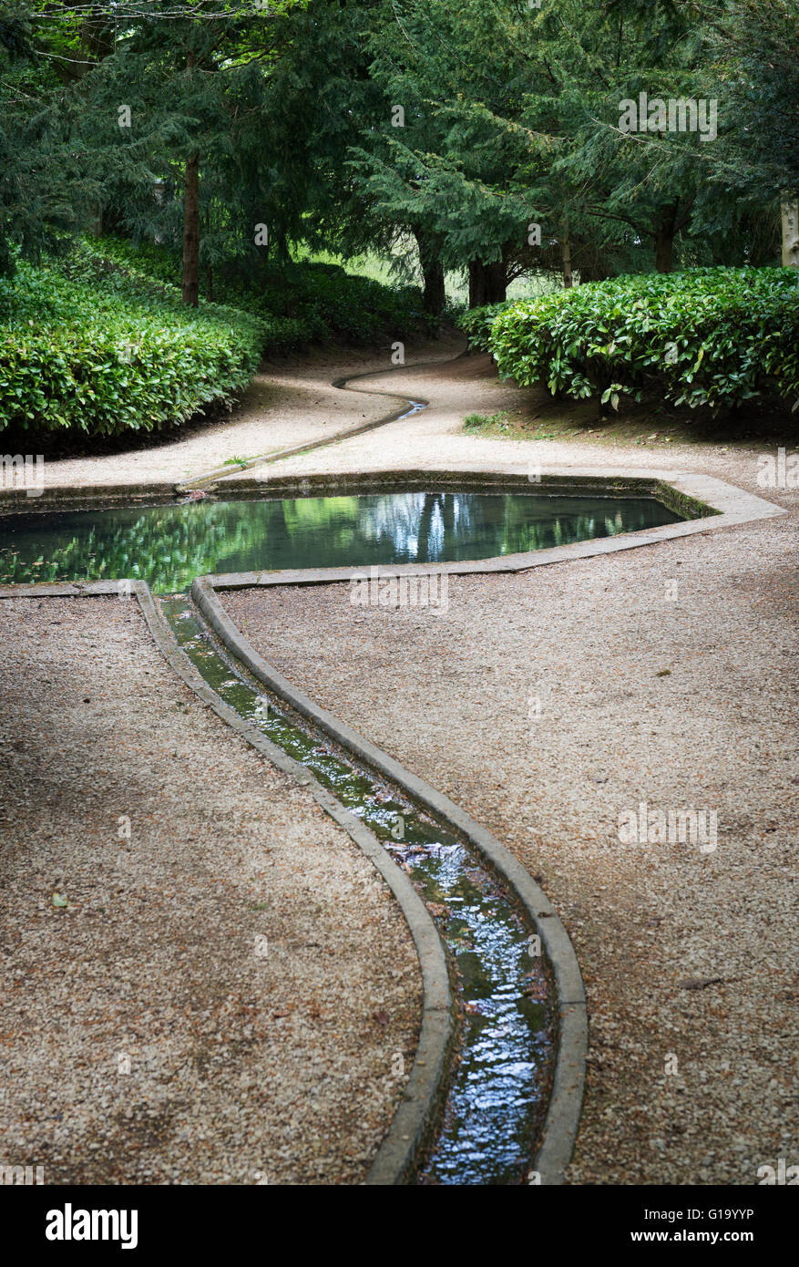 Rill und achteckige Teich am Rousham House and Garden, Oxfordshire, England Stockfoto