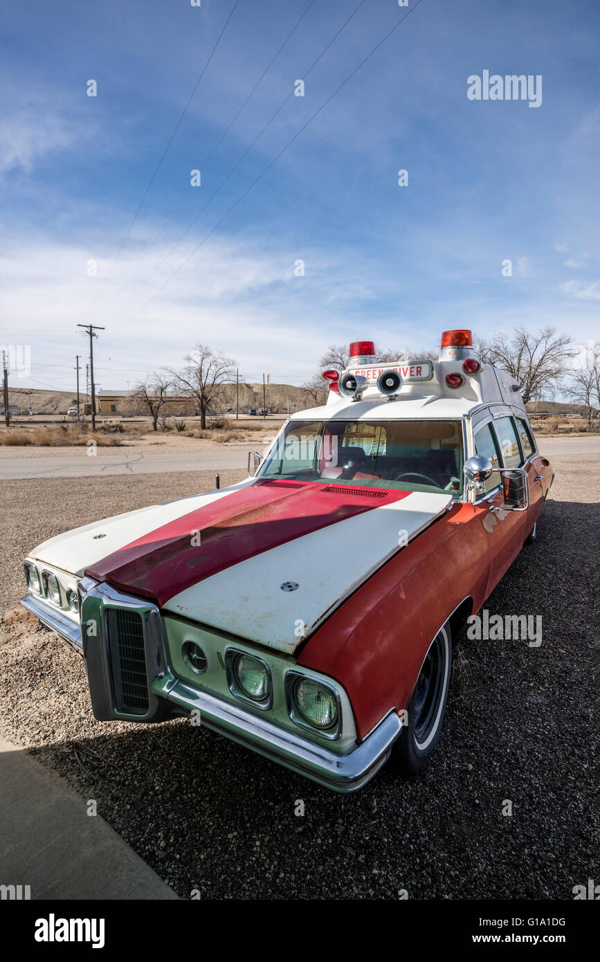 Oldtimer Pontiac Bonneville Krankenwagen bei der Green River, Utah, Feuerwehr. Stockfoto