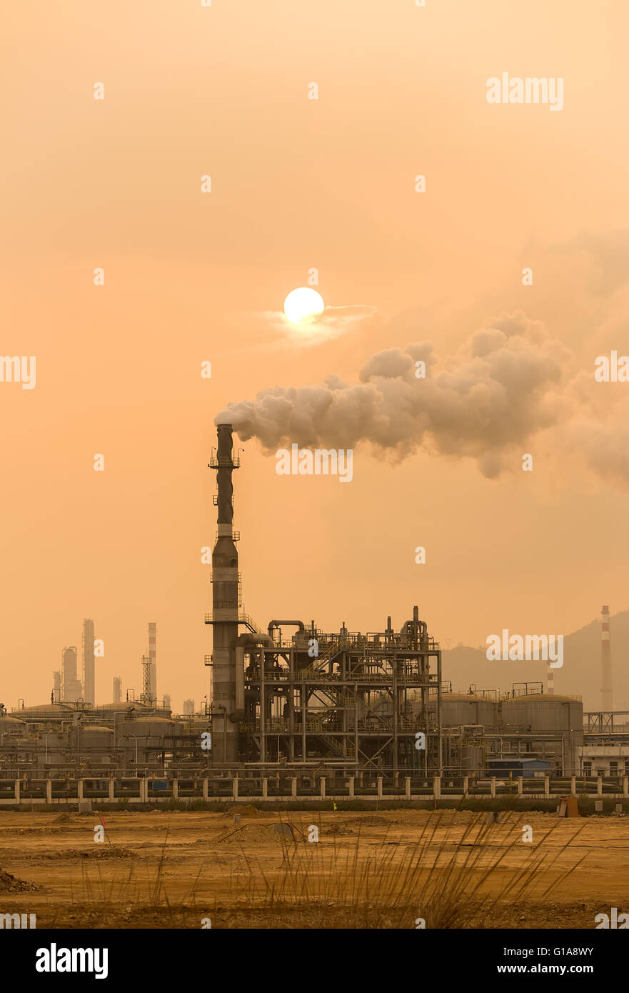 Gas-Verarbeitung-Fabrik. Landschaft mit Gas und Öl-Industrie Stockfoto