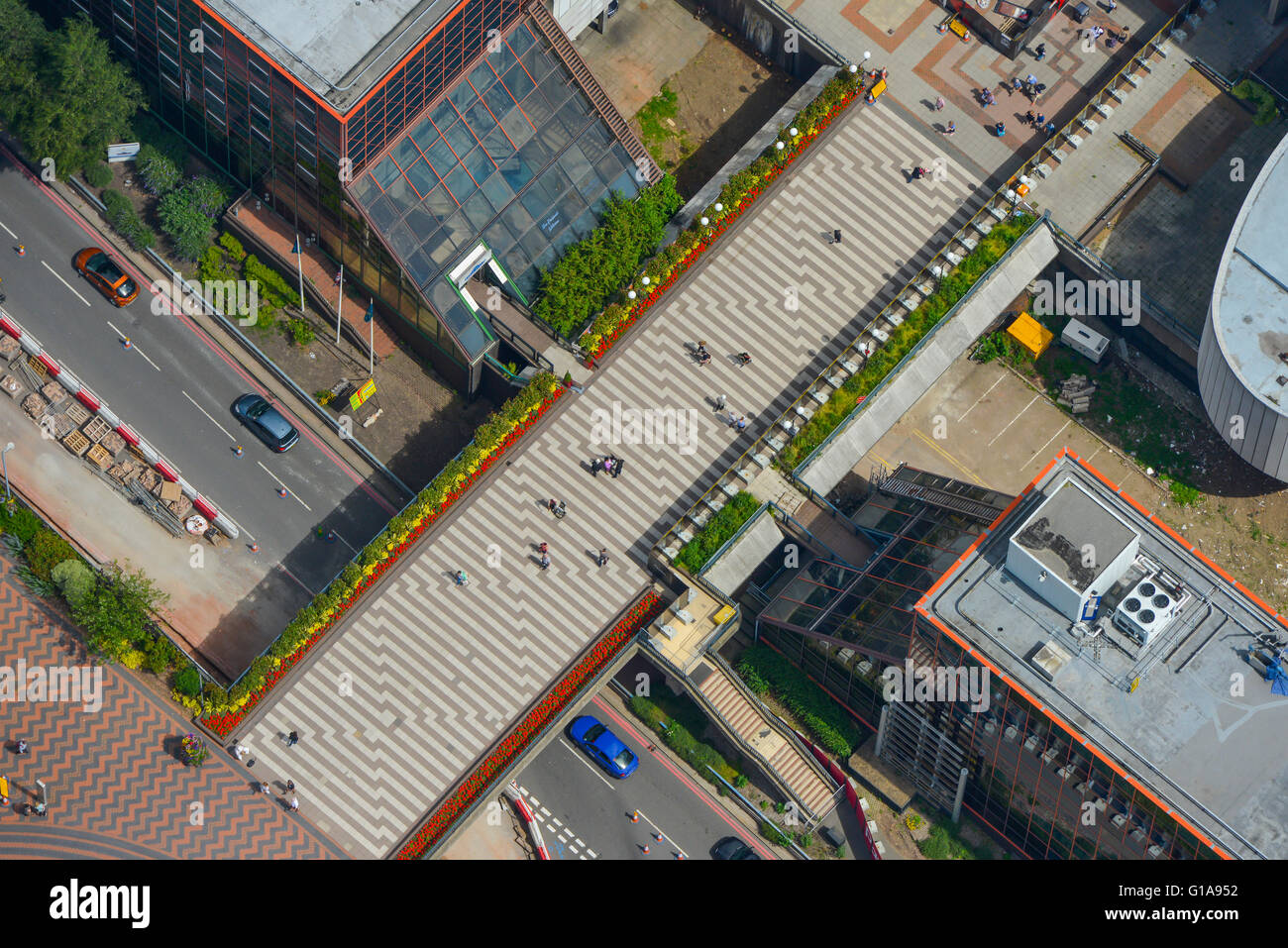 Eine Luftaufnahme von der Fußgängerbrücke über Paradise Circus im Zentrum von Birmingham Stockfoto
