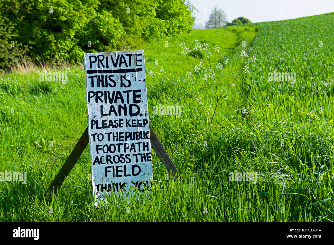 Melden Sie sich an Feld sagt das Privatgrundstück, England UK Stockfoto