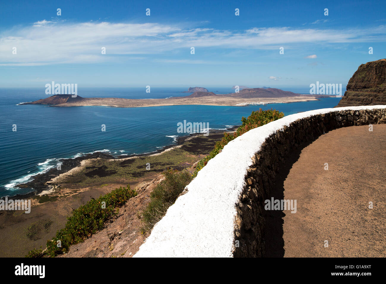 Blick auf die Insel Graciosa von Guinate, Lanzarote, Kanarische Inseln, Spanien Stockfoto