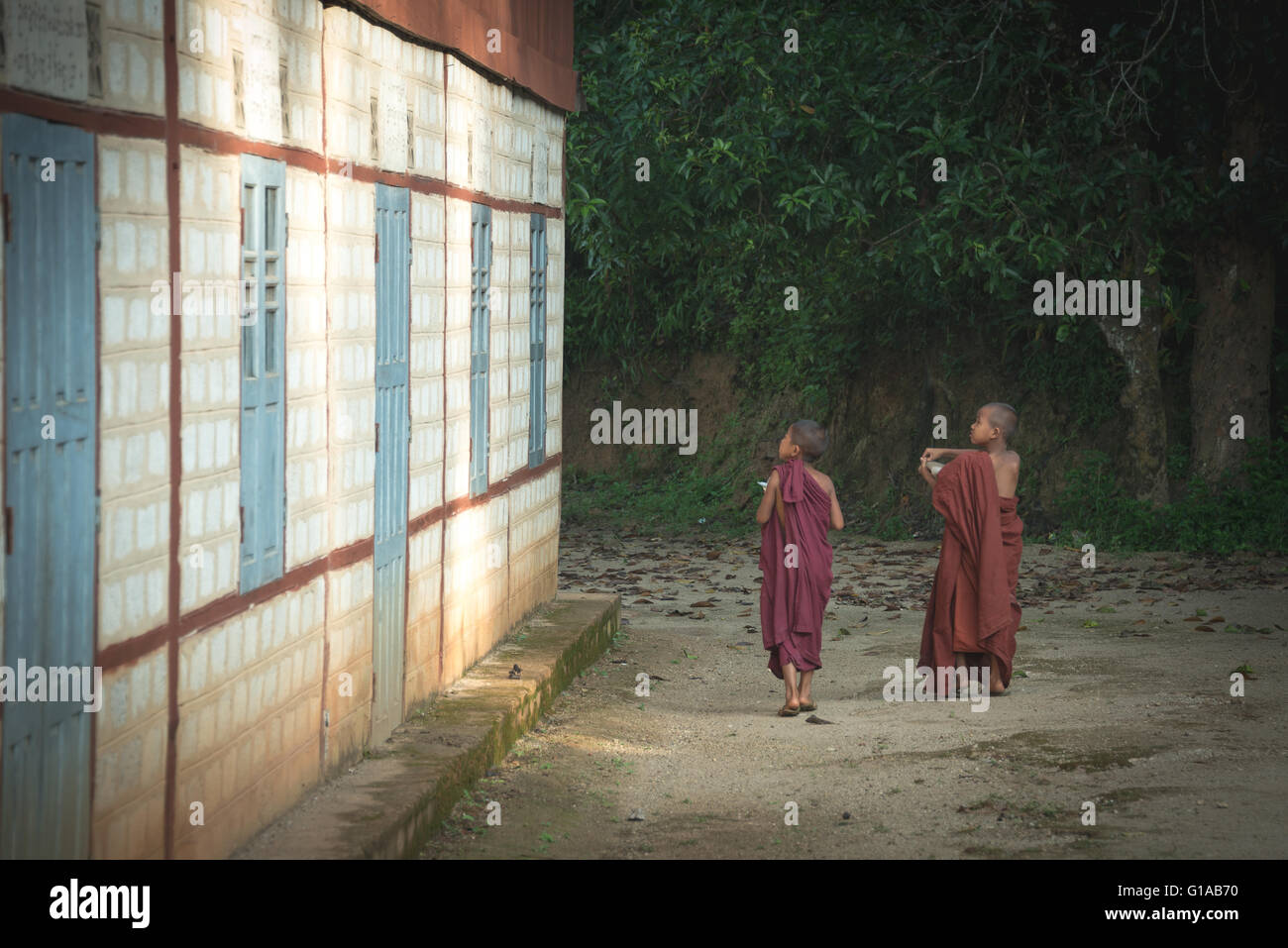 Novizen in einem Kloster in der Nähe von Inle-See in Myanmar Stockfoto