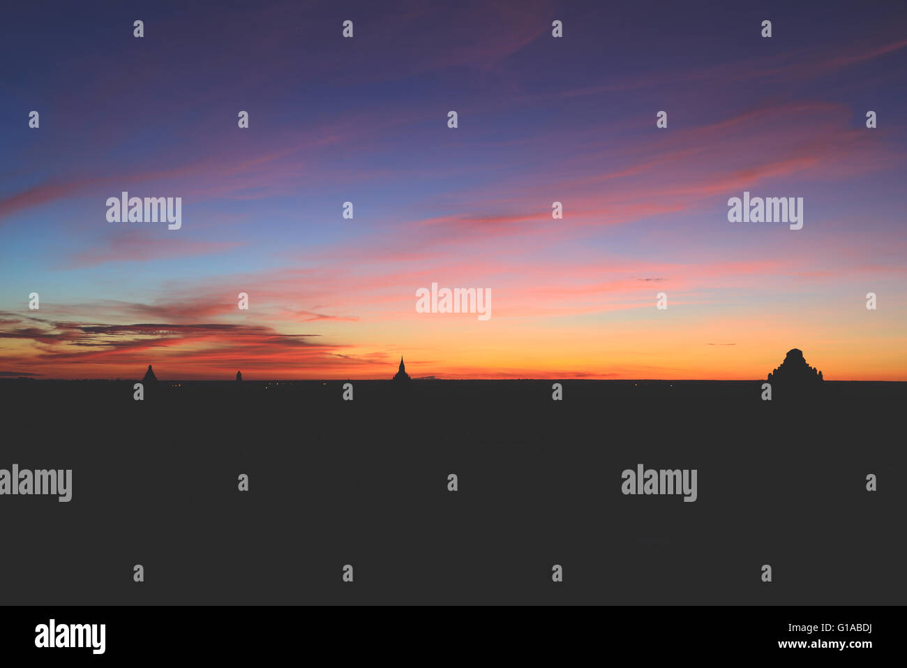 Sunrise-Tempel-Silhouetten in Bagan, Myanmar Stockfoto