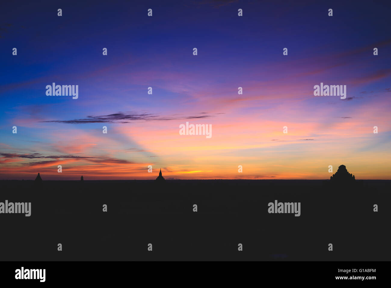 Sunrise-Tempel-Silhouetten in Bagan, Myanmar Stockfoto