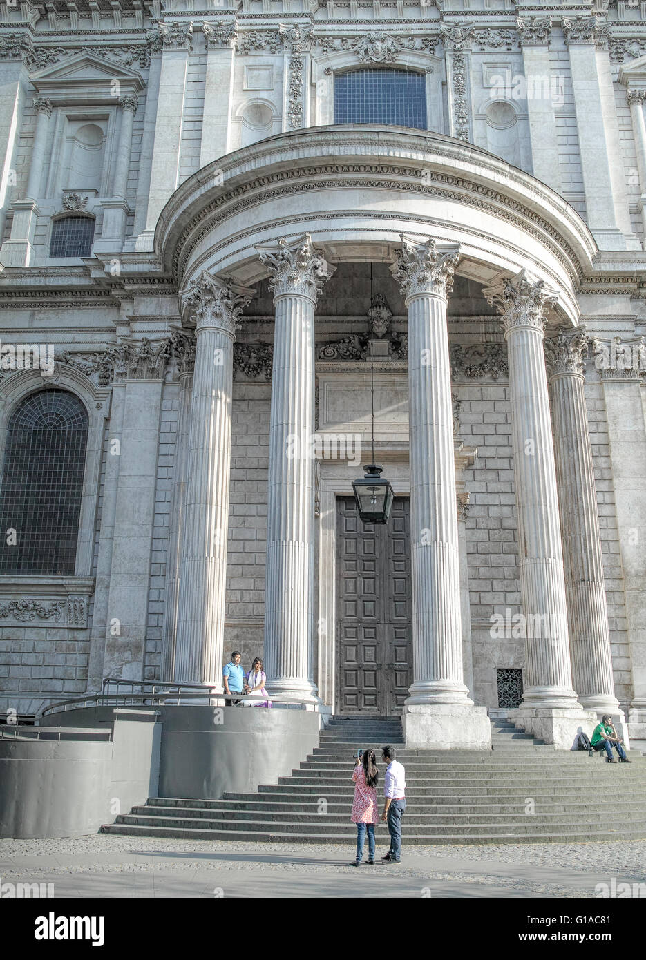 St. Pauls Cathedral, London, England, entworfen und gebaut von Christopher Wren nach dem Brand von London im Jahre 1666. Stockfoto