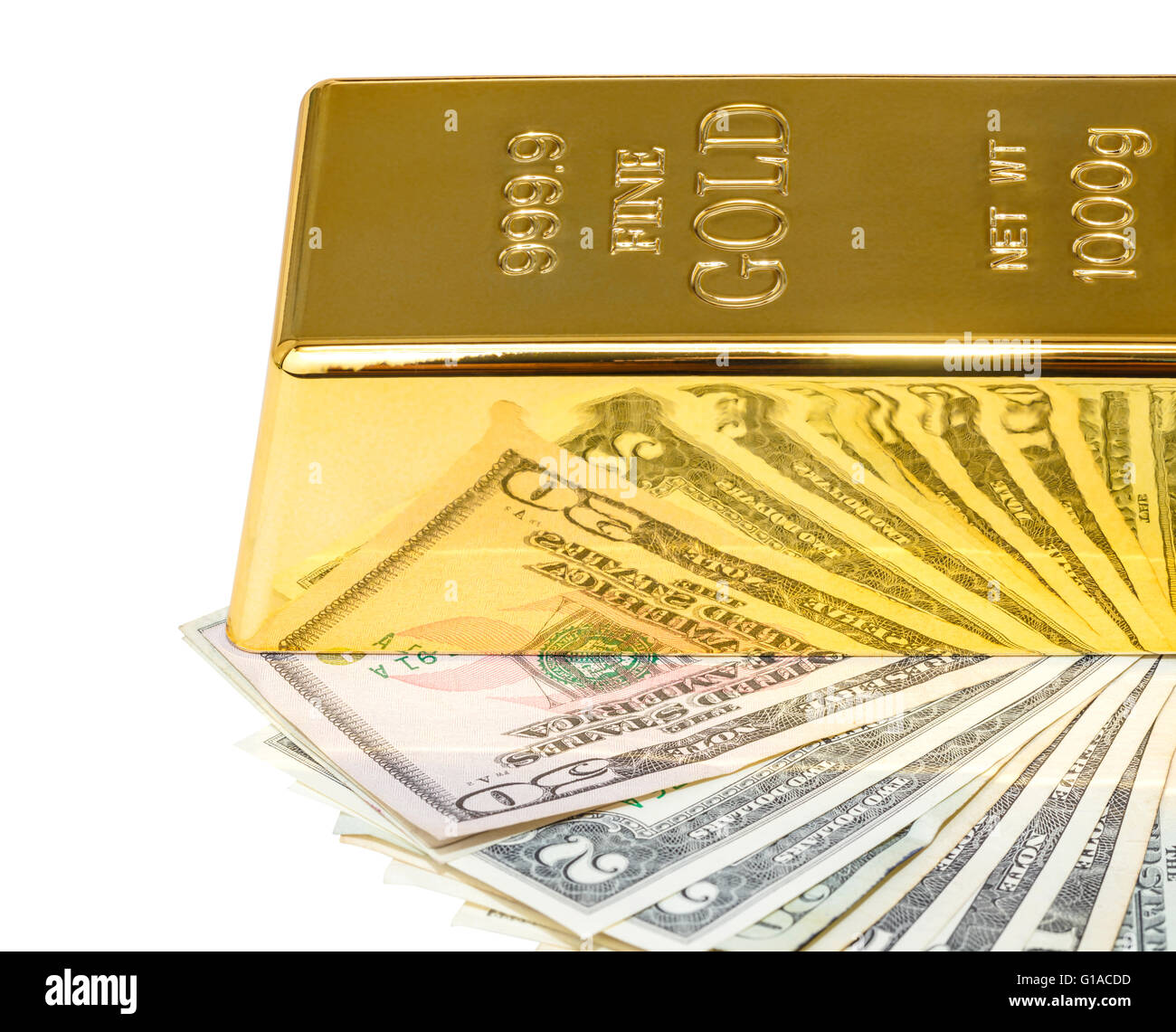 Gold Bullion und Dollar Rechnungen auf weißem Hintergrund Stockfoto