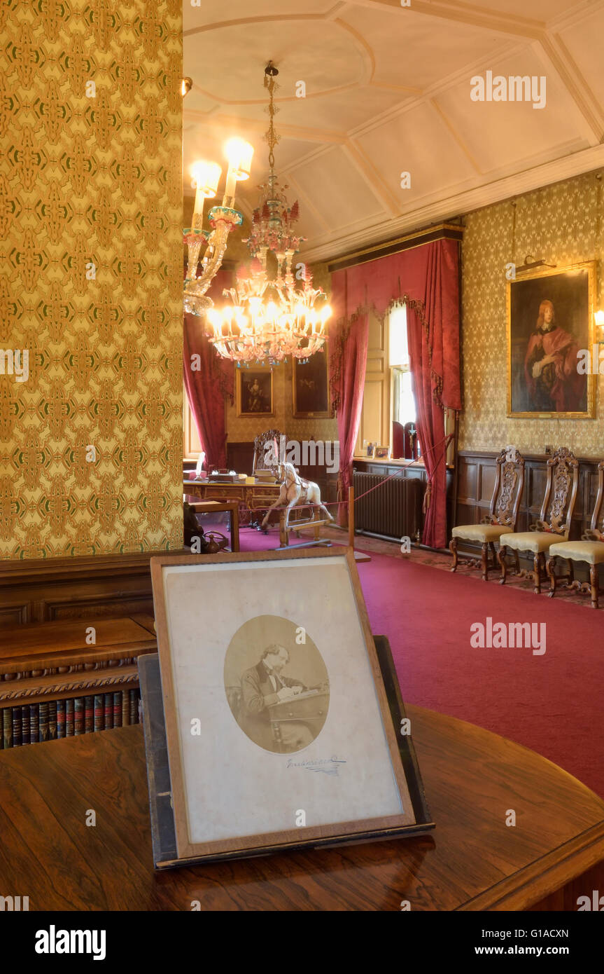 Porträt von Charles Dickens. Die lange Galerie. Rockingham Castle. Leicestershire. England. UK Stockfoto