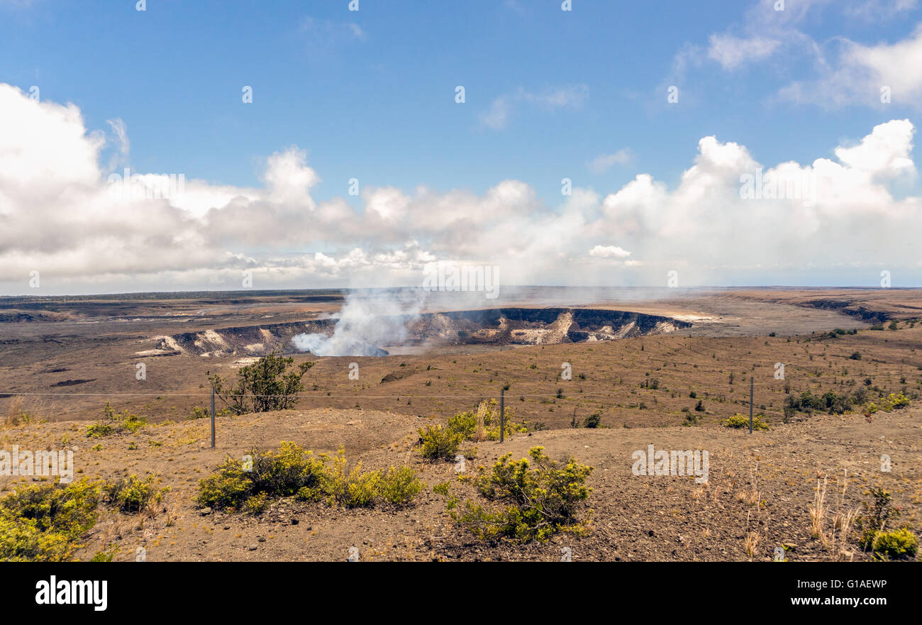 Der Krater des Mount Kilauea innerhalb der großen Caldera. Im Hawaii Volcanoes National Park gelegen. Stockfoto
